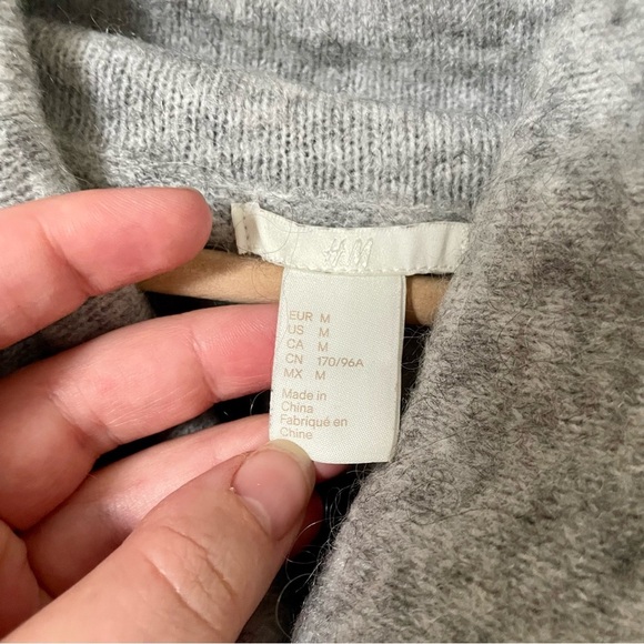 H&M Mohair Wool Blend Light Grey Marled Cowl Neck Sweater Size Medium - Picture 5 of 7